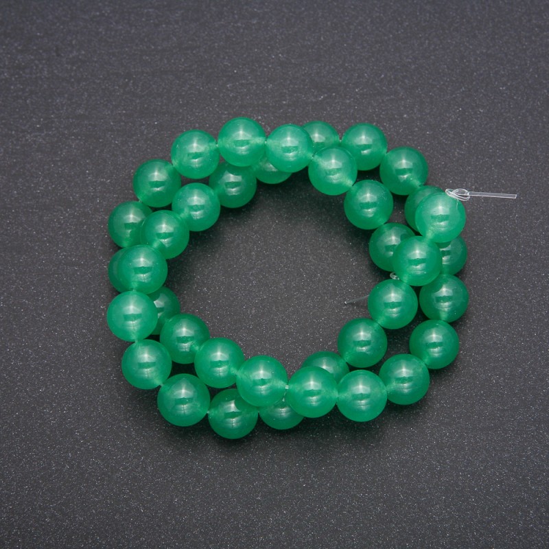 Koraliki z nefrytu — gładkie kuleczki, średnica 10 mm (+/-), długość 38 cm