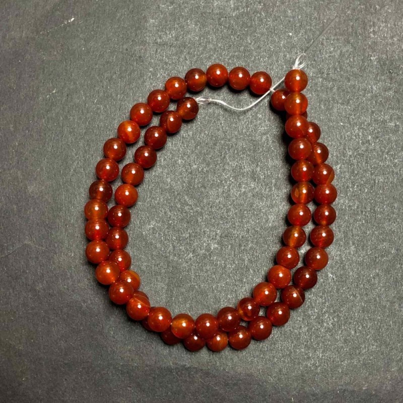 Koraliki z karneolu, gładkie kuleczki, na nici, średnica 6 mm, długość 38 cm (+/-)