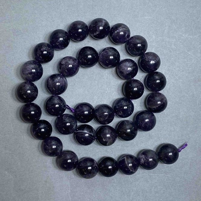 Koraliki na nitce z naturalnego ametystu, gładkie kulki, średnica 12 mm, długość około 38 cm