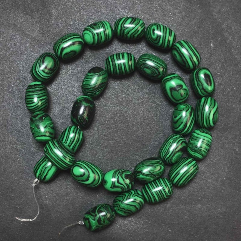 Koraliki malachitowe na nitce (prasowane), średnica 10×14 mm, długość 39 cm