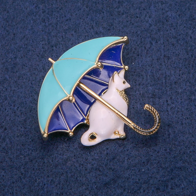 Broszka kotka pod parasolką, 43×44 mm, emalia