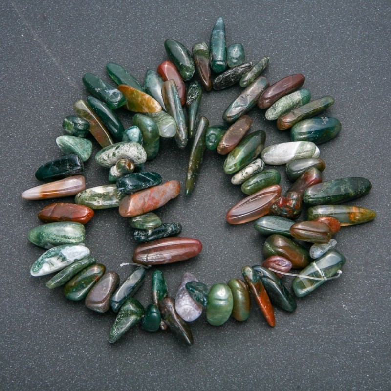 Nitka z naturalnego kamienia – zielony jaspis, bryłka w kształcie igły, średnica 18×6 mm, długość 40 cm +
