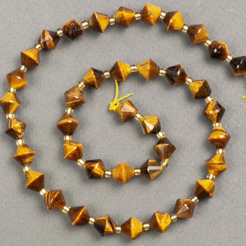 Koraliki na nitce z naturalnego kamienia – tygrze oko, szlifowany romb 8×8 mm, długość 38 cm ± (wkładka koralików 3×3 mm)