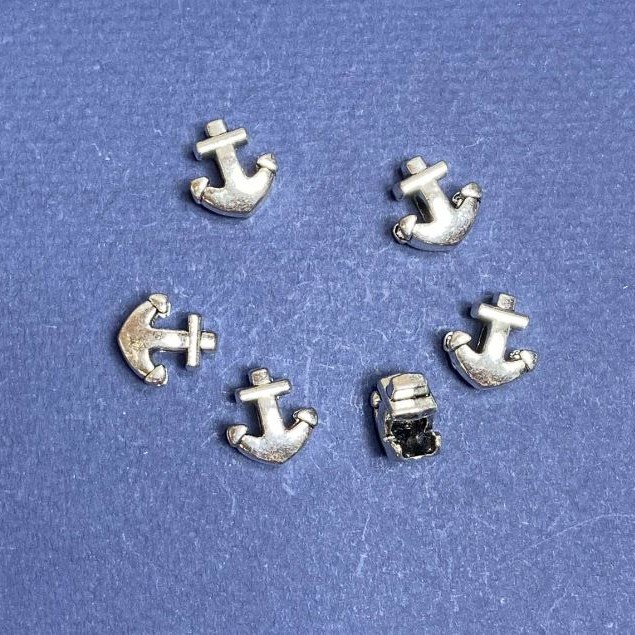 Koralik Pandora - wstawka «Kotwica» 12×13 mm, średnica 5 mm, opakowanie 20 g +/- 8 szt.