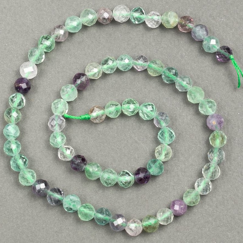 Naturalny kamień fluoryt – fasetowane koraliki na nici, średnica 6 mm, długość 39 cm +