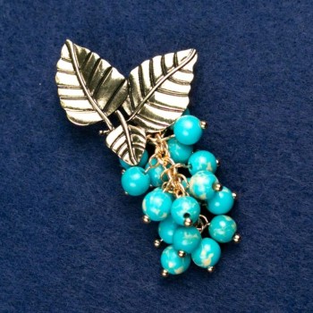 Broszka z kamieniem Variszyt „Gałązka z jagodami”, złoty kolor metalu 60×35 mm