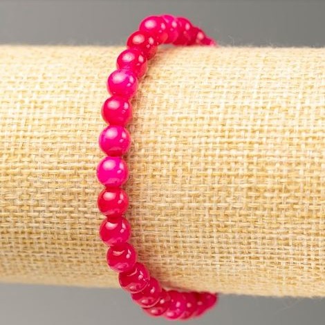 Bransoletka na gumce z turmalinu sztucznego, średnica około 6 mm, długość ok. 18 cm