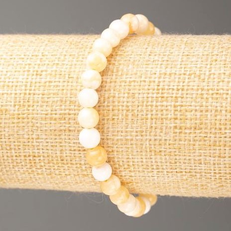 Bransoletka na gumce – perłowy (sztuczny akryl) gładka kulka o średnicy 6 mm ±, długość 18 cm+