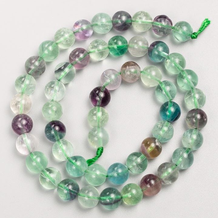 Koraliki na nitce z naturalnego kamienia fluoryt, gładkie kulki, średnica 8 mm, długość 39 cm +