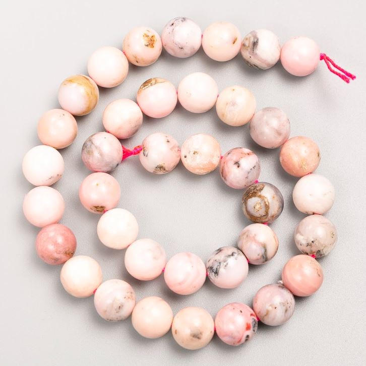 Koraliki na nici z naturalnego kamienia – różowy opal, gładkie kulki, średnica 10 mm, długość 39 cm +