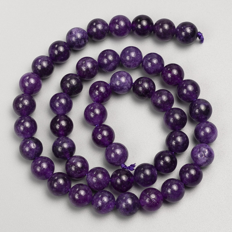 Koraliki z kamienia sugilit, gładkie kulki na nitce, średnica 8 mm, długość 38 cm