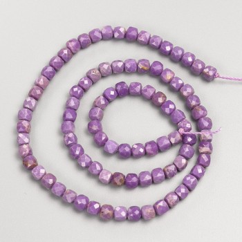 Koraliki fosfosyderytu fasetowane sześciany, na nitce, średnica około 4–5 mm, długość około 38 cm