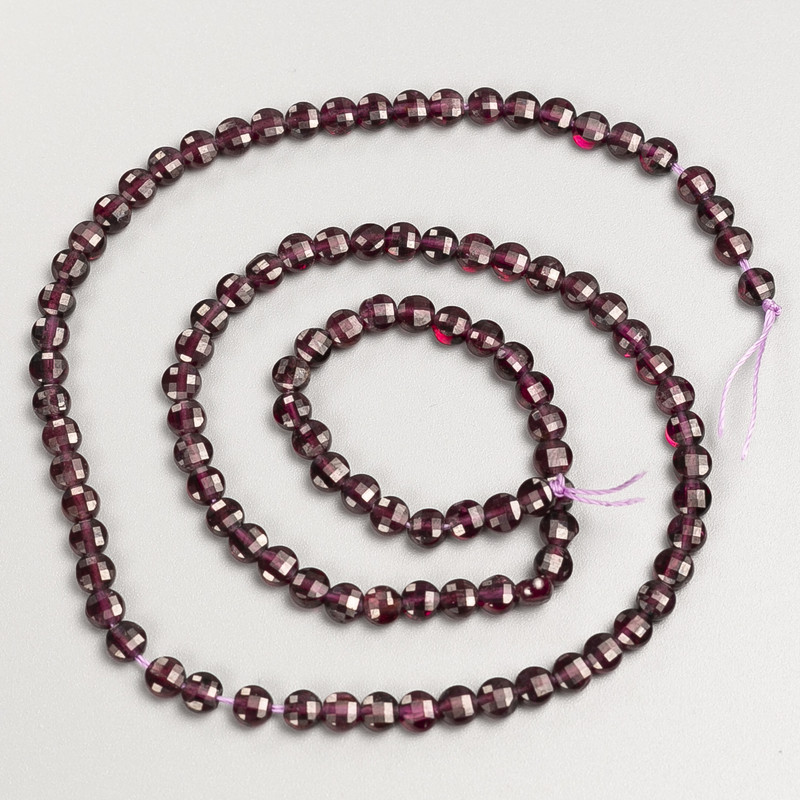 Koraliki z naturalnego kamienia granatu, fasetowane monety na nitce, średnica 4×4 mm, długość 38 cm