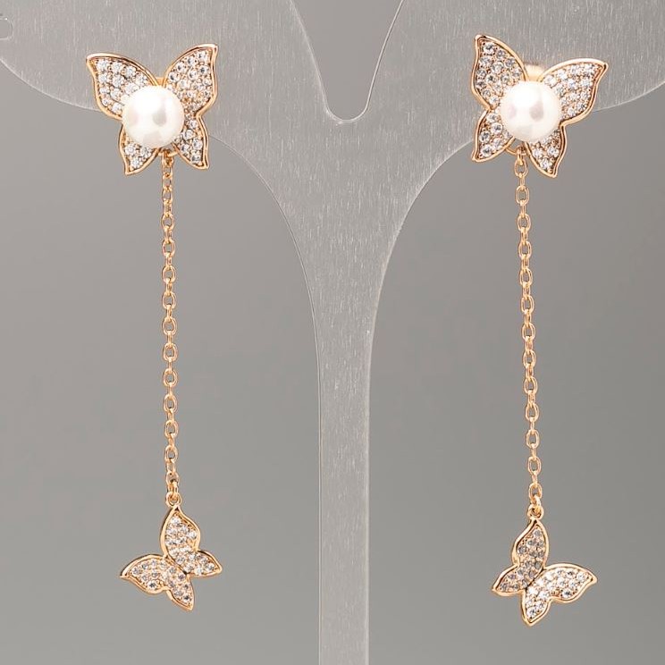 Kolczyki Xuping motyl z perłami Majorki i białymi kamieniami 13×13 mm, długość 6 cm Pozłacane 18K