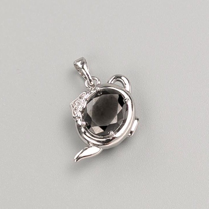 Wisiorek Xuping z czarnym kamieniem 20×14 mm, rodowany