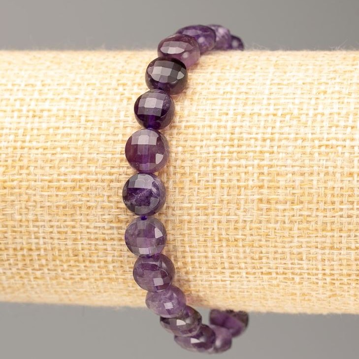 Bransoletka z naturalnego kamienia – ametystu fasetowane monetki, średnica 8×5 mm, długość 18 cm na gumce