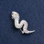 Broszka Wąż z białymi i różowymi kryształami, metal srebrny 45×22 mm