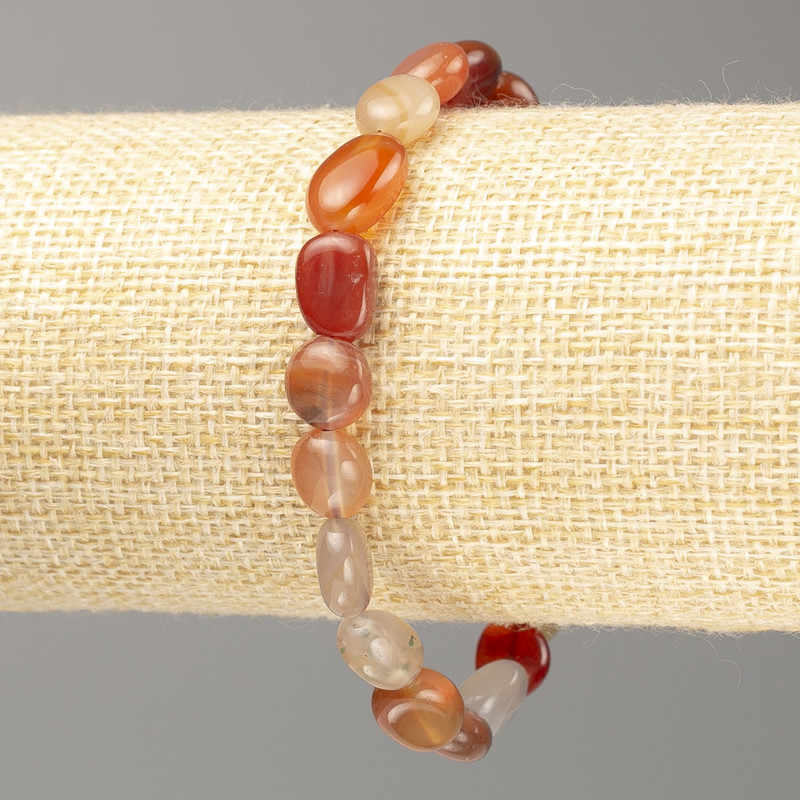 Bransoletka z karneolu, naturalny kamień fasetowany, na gumce, średnica 11×8 mm, długość 18 cm
