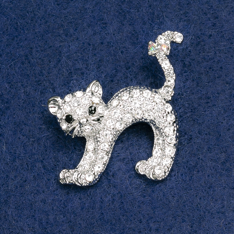 Broszka Kotek z białymi cyrkoniami, srebrny metal 36×36 mm