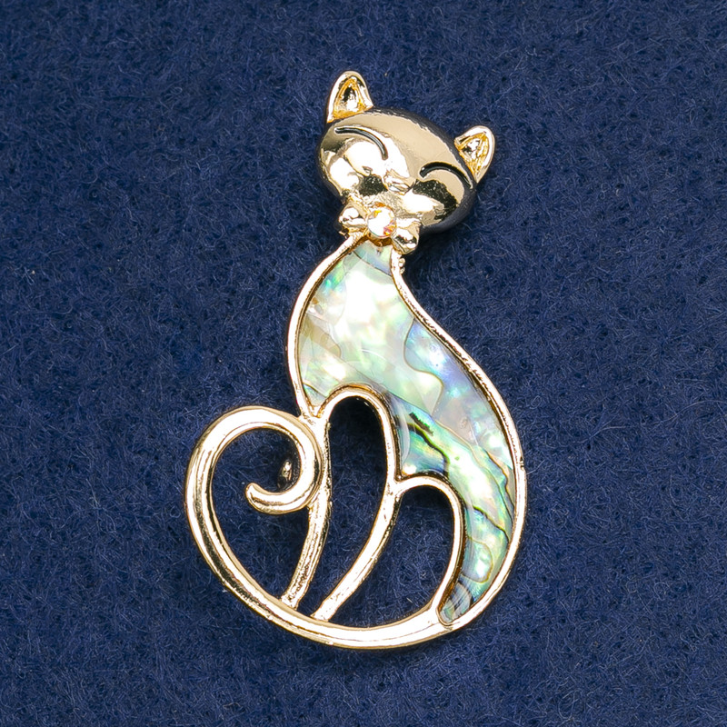 Broszka «Kotek z chalcedonem», metal złoty 33×14 mm