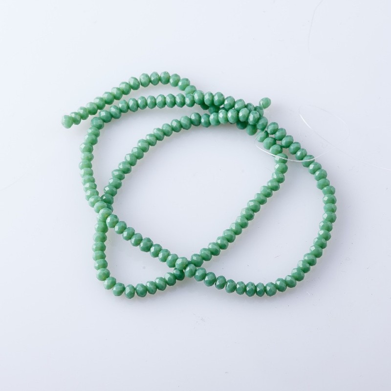 Koraliki z czeskiego kryształu na nitce, matowe „zielony groszek”, średnica 3,5 mm, 38–40 cm