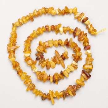 Koraliki bursztynowe - drobiny bursztynu na nici, średnica 5×2 mm, długość 40 cm +