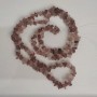 Koraliki z kwarcu truskawkowego, naturalny kamień, drobiny na żyłce, średnica 8×3 mm(±), długość 86 cm+