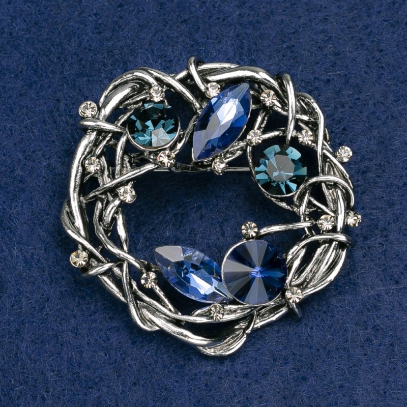 Broszka Akcent z niebieskimi i zielonymi kryształami, z białymi cyrkoniami, ciemnosrebrny metal, 47×47 mm