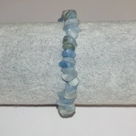 Bransoletka z naturalnego kamienia akwamarynu, drobne koraliki 6–7 mm × 3 mm, obwód 18 cm