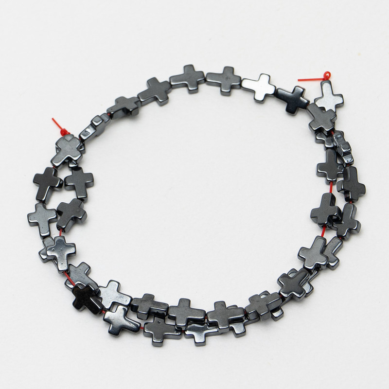 Koraliki hematytu w kształcie krzyży, wymiary 8,5×10,5×3 mm, długość 41 cm, na nici