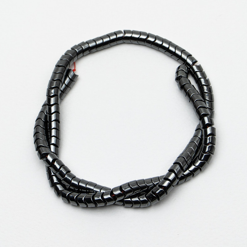 Koraliki hematytu w zigzag, średnica 6×4 mm +-, długość 39 cm +- na nitce
