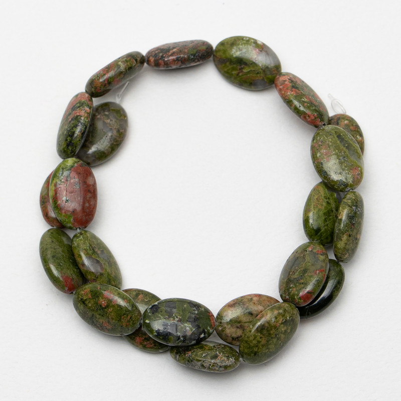 Koraliki z jaspisu heliotropowego, naturalny kamień, owalne, 13×18×6 mm, długość 40 cm na żyłce