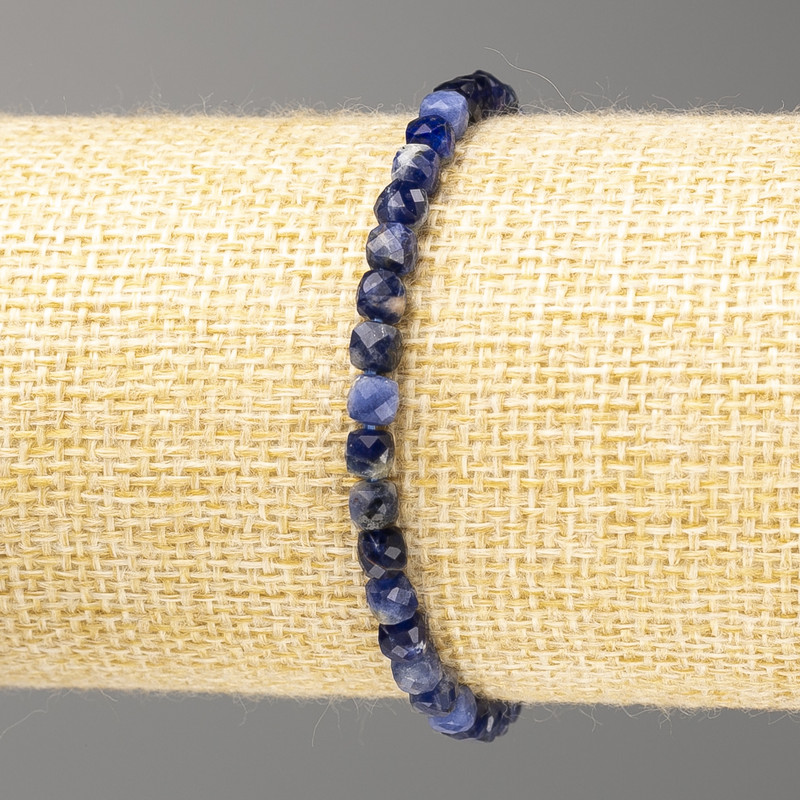 Bransoletka z sodalitu naturalnego, fasetowane kostki o średnicy ok. 4–5 mm, długość 18 cm (elastyczna)