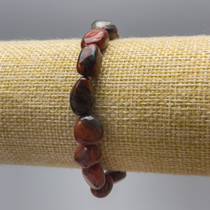 Bransoletka z czerwonego jaspisu, fasetowane koraliki o wymiarach 8×13 mm, długość 18 cm (rozciągana)