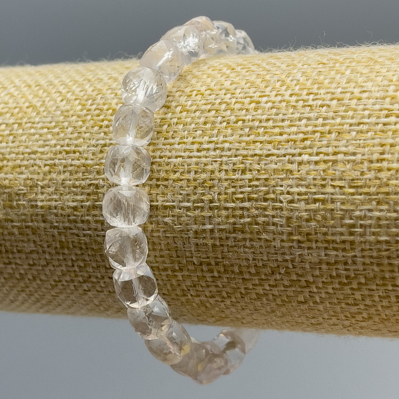 Bransoletka z górskiego kryształu, naturalny kamień, fasetowany sześcian, średnica 7,5 mm, długość 18 cm (rozciągliwa)