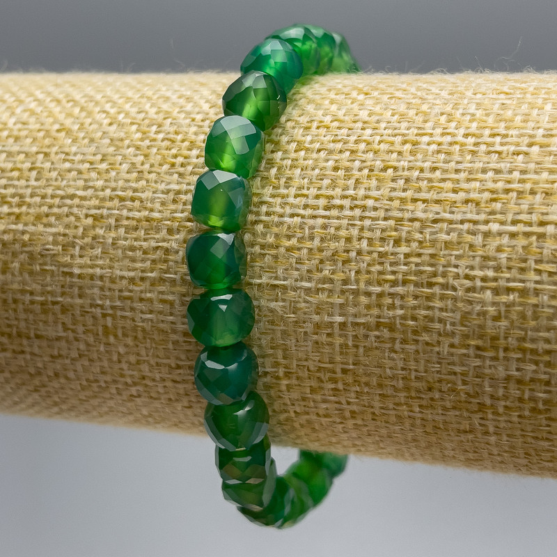 Bransoletka z naturalnym chryzoprazem, szlifowane kubiki, średnica 7 mm, długość 18 cm (rozciągana)