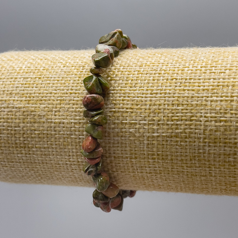 Bransoletka z jaspisu, heliotropu i unakitu, naturalne kamienie – drobinki, średnica 8×3 mm, długość 18 cm (rozciągliwa)