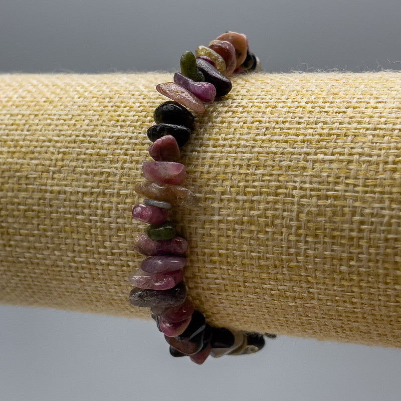 Bransoletka z naturalnego turmalinu, drobiny kamienia, średnica 10×3 mm, długość 18 cm (elastyczna)