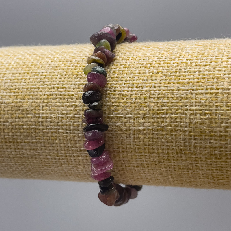 Bransoletka z naturalnego turmalinu, drobinki, średnica 7×3 mm, długość 18 cm (rozciągliwa)