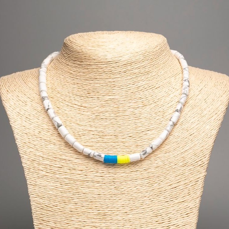 Naszyjnik „Ukraina” z kaholonem, naturalny kamień cylindrowy, średnica 10×6 mm ± oraz glina polimerowa, długość 46 cm ± (rozciągliwy)