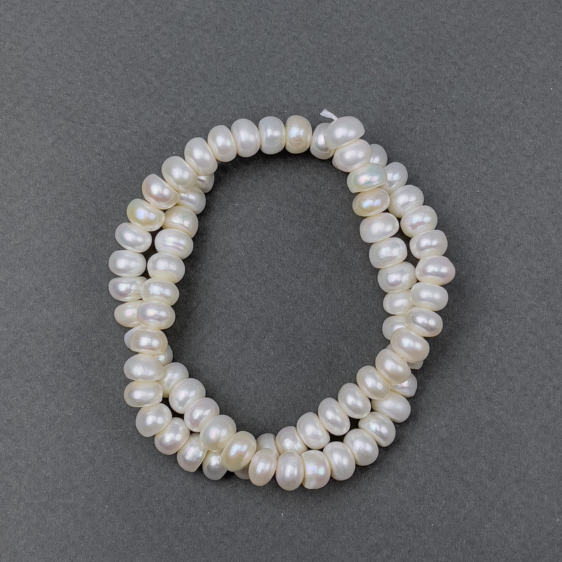 Owalne perły rzeczne na nitce, średnica 8×5 mm, długość około 37 cm