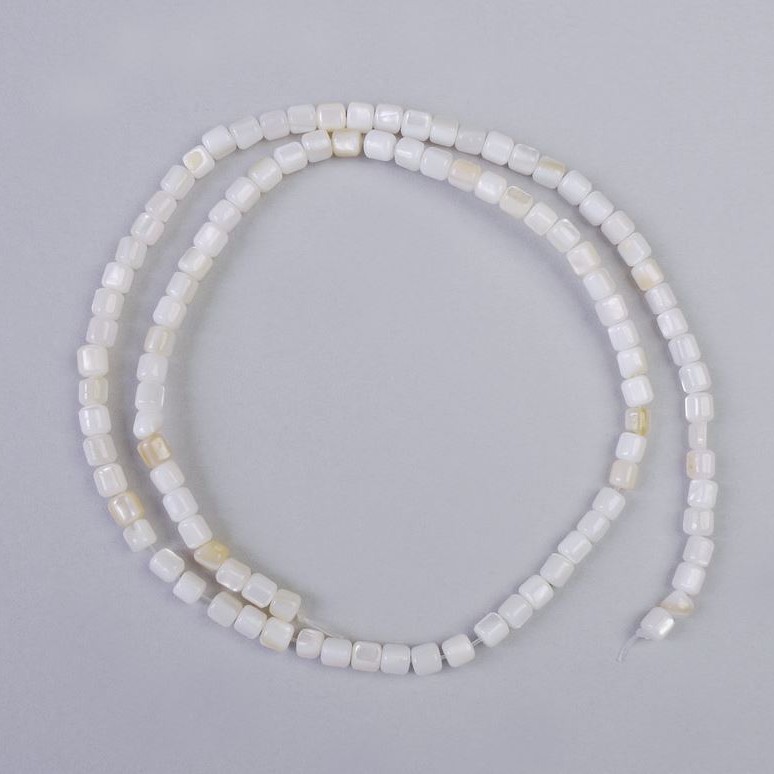 Koraliki z perłowym połyskiem cylindryczne, średnica 3,5×3,5 mm, długość 37 cm, na nici