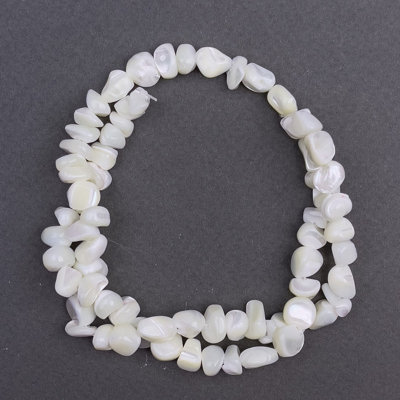 Koraliki z perłowym połyskiem, fasetowane, średnica 8×6 mm, długość ok. 41 cm na żyłce