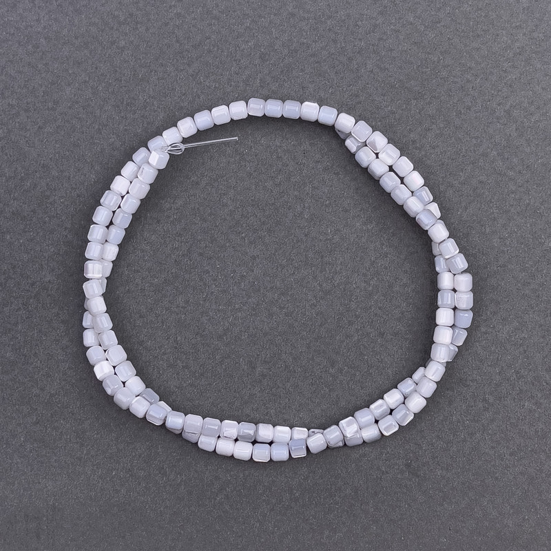 Koraliki tonowane perłowe szare, cylindryczne, średnica 3,5×3,5 mm, długość 40 cm, na nici
