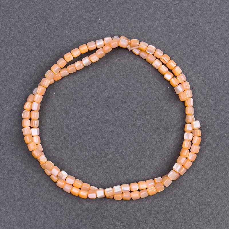 Koraliki perłowe tonowane brzoskwiniowe, cylindryczne, średnica 3,5×3,5 mm, długość 40 cm, na żyłce
