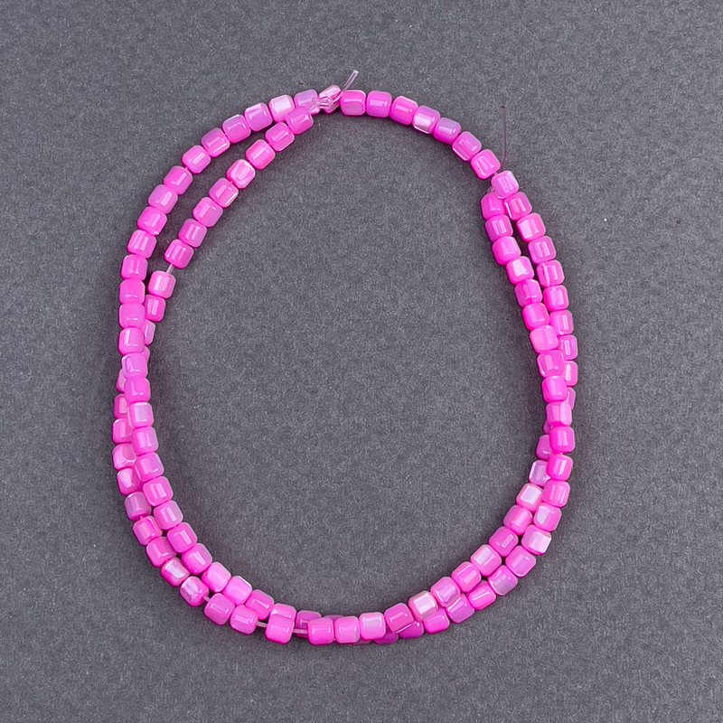 Koraliki z barwionej masy perłowej malinowy cylindryczny, średnica 3,5 x 3,5 mm, długość 40 cm ± na żyłce