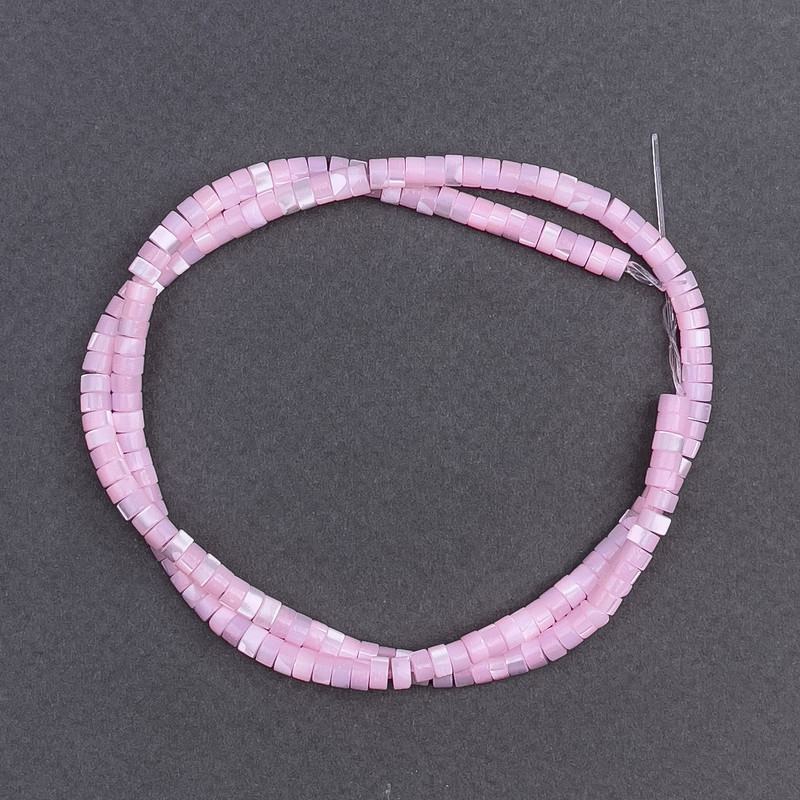Koraliki z tonowanej różowej masy perłowej, w kształcie talerzyka, średnica 4×2 mm, długość 40 cm, na nici