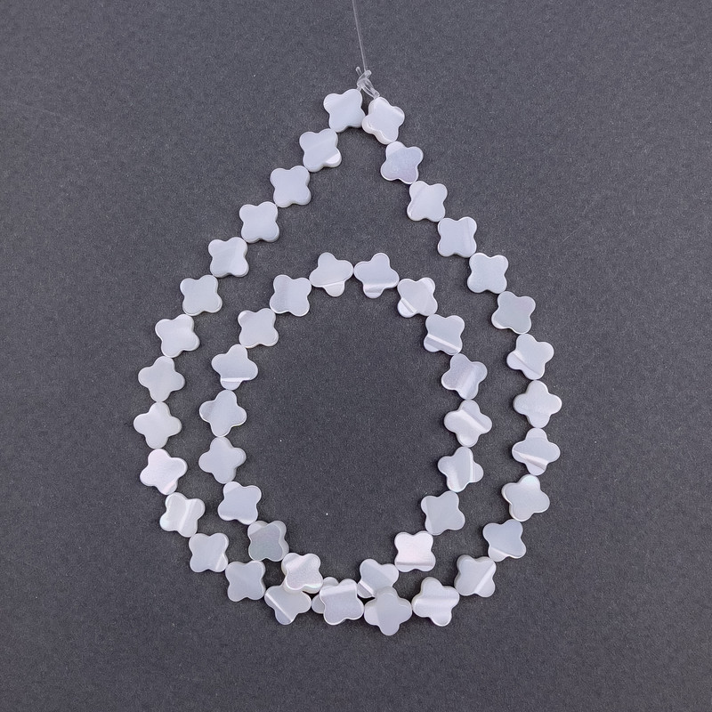 Koraliki perłowe w kształcie koniczyny, średnica 8×2,5 mm, długość 39 cm, na żyłce