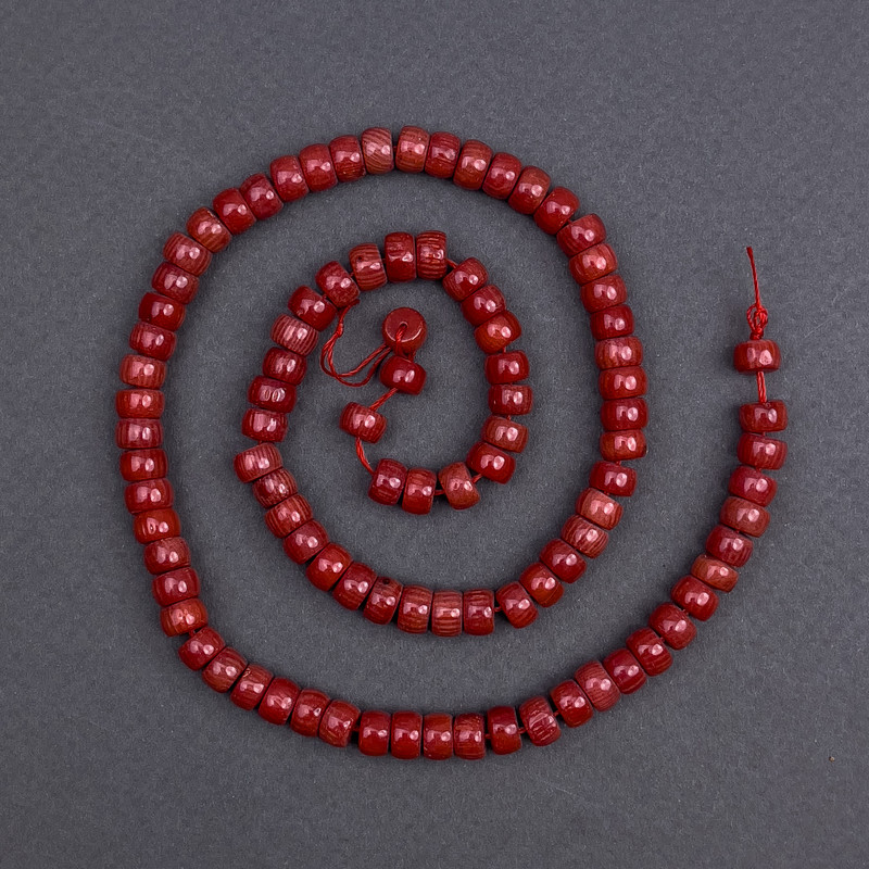 Koral naturalny w kształcie tarczy, średnica 6×4 mm, długość 40 cm, na nitce