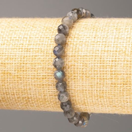 Bransoletka z labradorytu – fasetowane kuleczki o średnicy 6 mm, długość 18 cm (rozciągana)